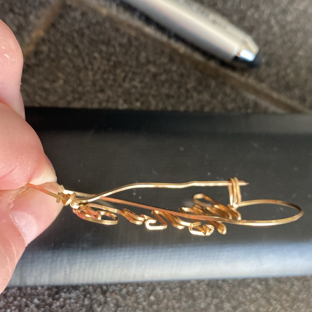 Gold Wire Dorothy script pin. - Picture 3 of 4